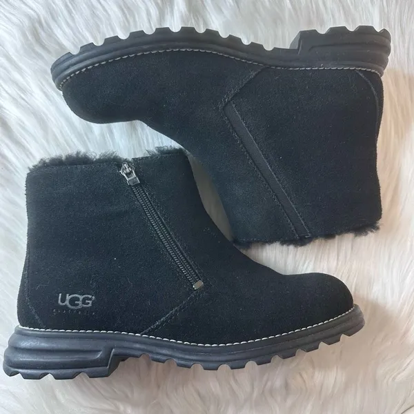 UGG #5431 Suede Shearling Lined Ankle Boots Size 7 - Image 10