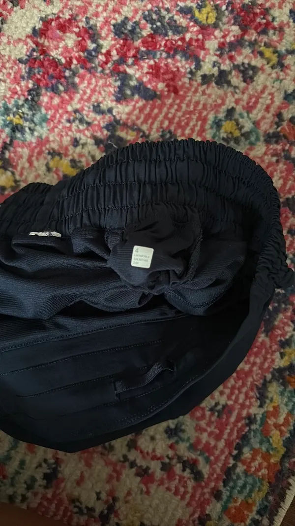 Lululemon Navy Hotty Hots - Image 3