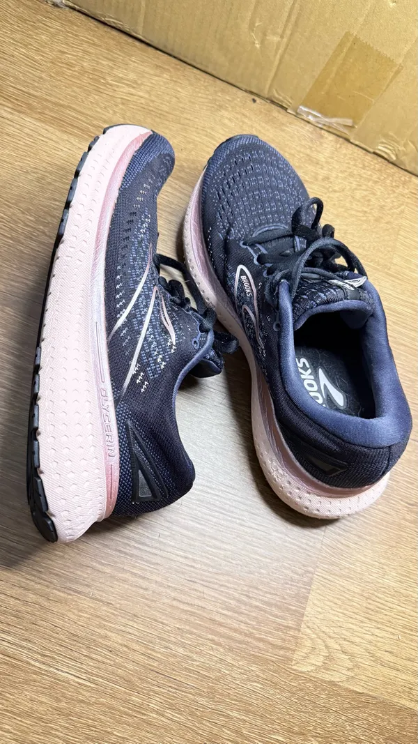 Brooks Glycerin 19 Women's Running Shoessize 7 - Image 5