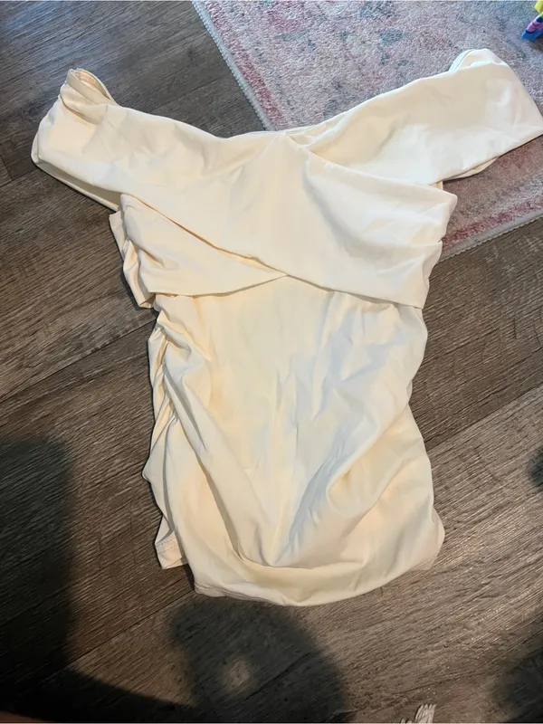 Edikted off the shoulder cream top small - Image 7