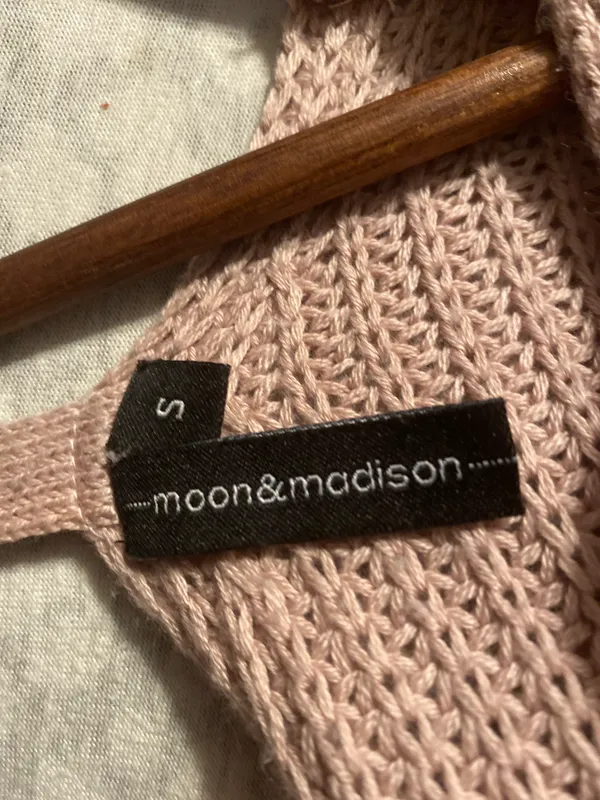 Moon & Maddison Pink sweater size small - Image 7