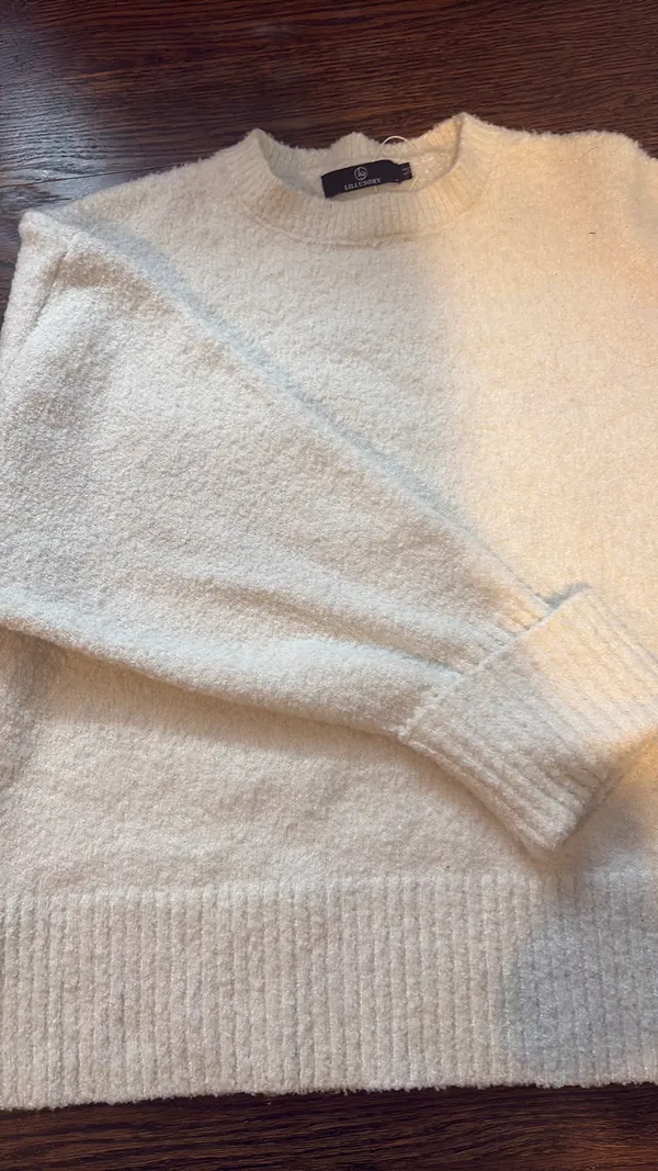 Lilllusory white sweater Size M - Image 4