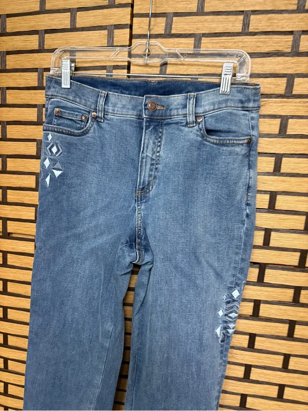 Canyon retreat embroidered jeans size 6 - Image 3