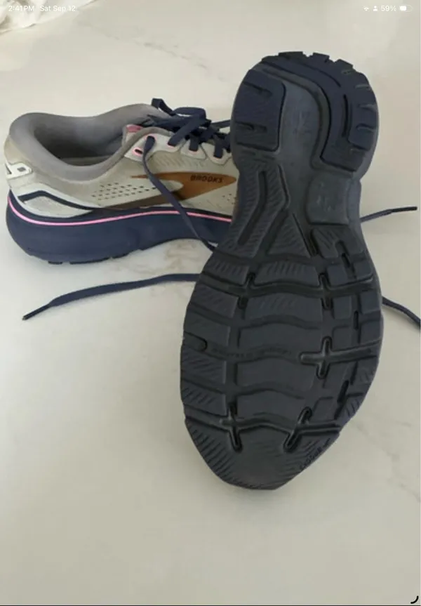Ladies Brook Ghost Sneakers  - Image 3
