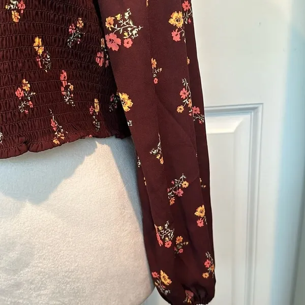 Love Tree Small Maroon‎ Boho/Vintage Floral Smocked Crop Top NWOT - Image 5