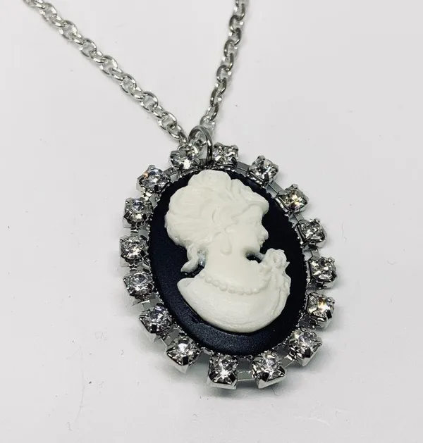 Rhinestone Cameo Necklace Goth New - Image 8