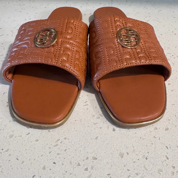 Bebe Womens Cognac Brown Quilted Logo‎ Slide Sandals Square Toe Gold Hardware 10 - Image 2