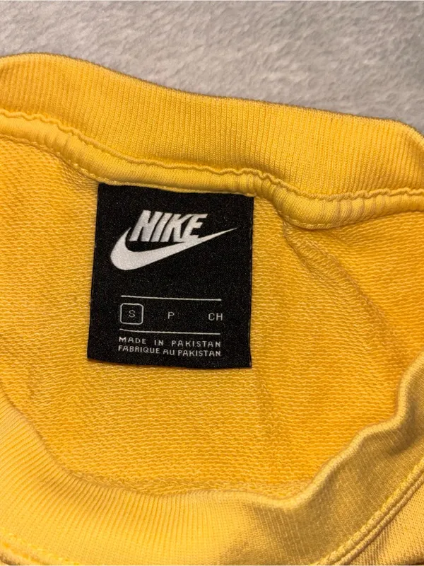 Nike Cropped Shirt - Image 2