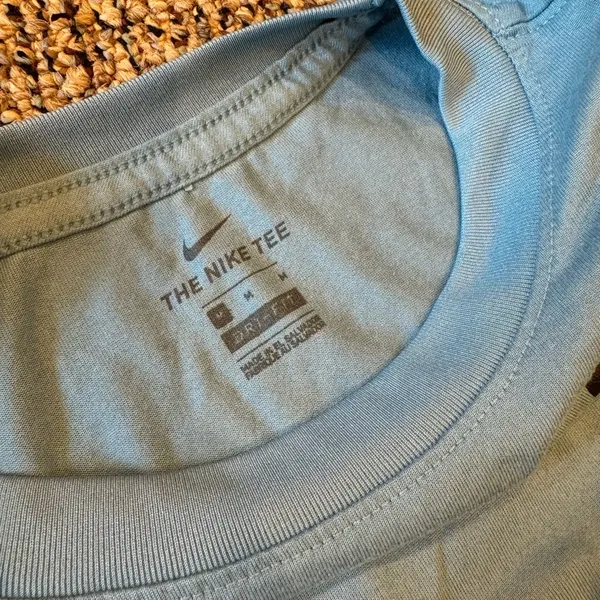 Nike shirt - Image 3