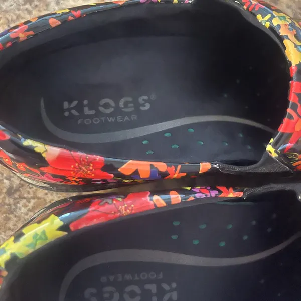 Klogs non-slip floral shoe. There‎ are some black off the toe and heel 7.5M - Image 5