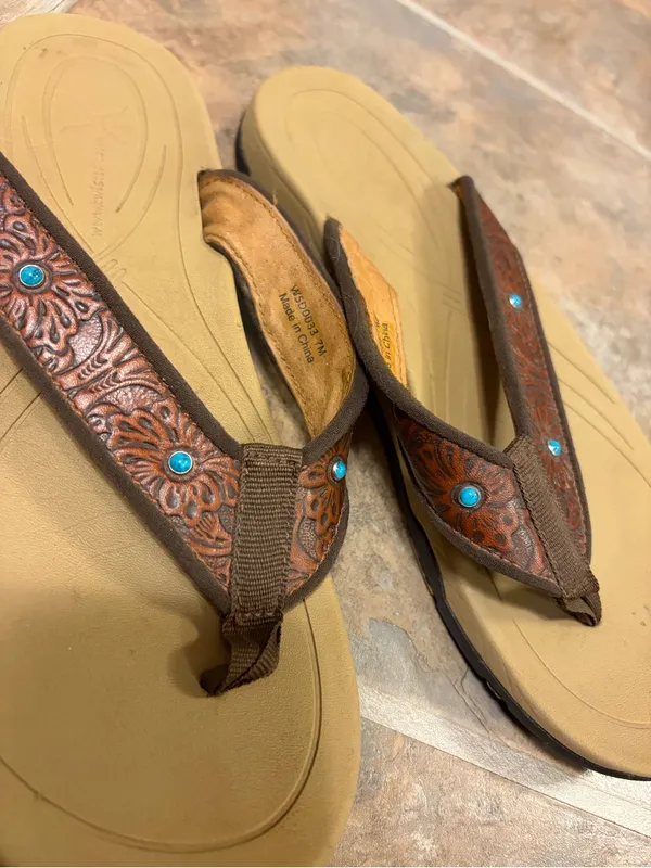 Twisted X Women'S Tooled Teal Studded Leather Sandals Size 7 - Image 2