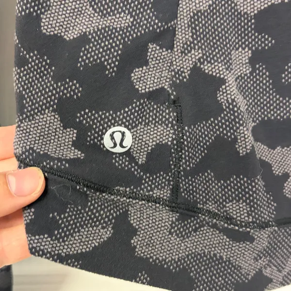 Lululemon RULU Long Sleeve Shirt 8 Camo Black Coal Wrap Front W3ECAS - Image 4