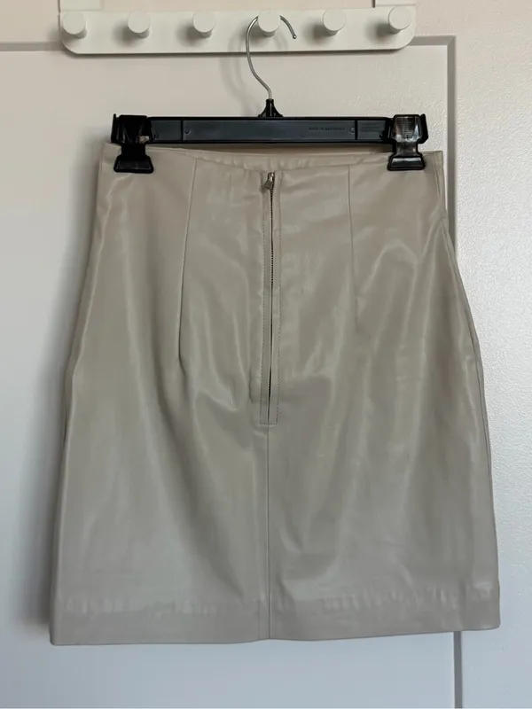 H&M Light Beige Faux Leather Mini Skirt - Image 2