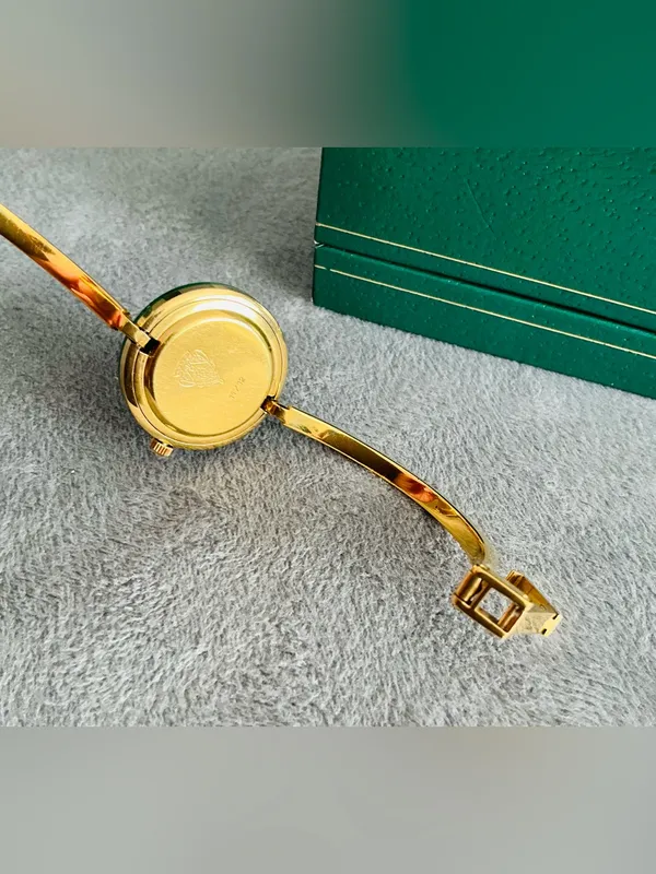 DRESSY🌟Gucci Women's Interchangeable Bangle Watch set 🔥🔥 - Image 13