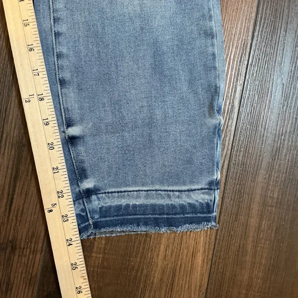 Judy Blue Distressed Boyfriend Jeans Light Wash Raw Hem Size 5/27 Relaxed Denim - Image 3