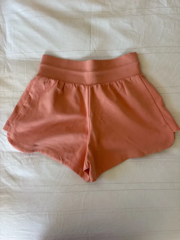 Old Navy Women’s Relaxed Dynamic Fleece Short - Image 2