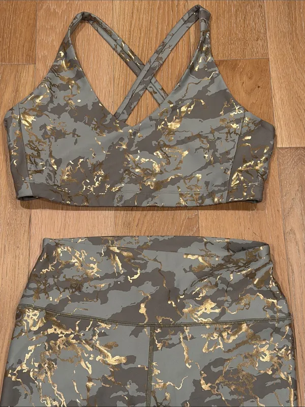 Carbon38 set‎ Marble Shine set 7/8 Leggings in Sage Green and Gold and bra - Image 3