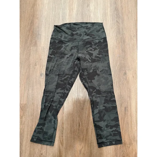 Lululemon Align High-Rise Crop 21 Heritage 365 Camo Deep Coal‎ Multi Size 8 - Image 3
