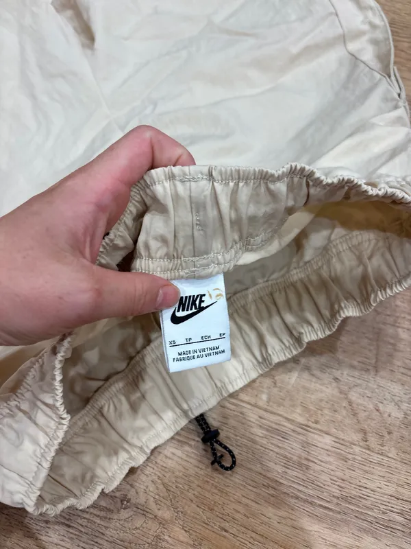 Tan Nike cargo shorts  - Image 5