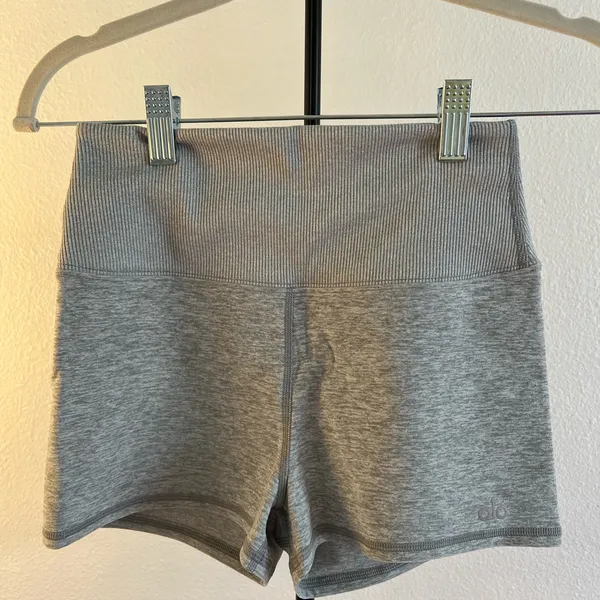 Alo Yoga Women's Gray High-Waist Shorts - Image 4