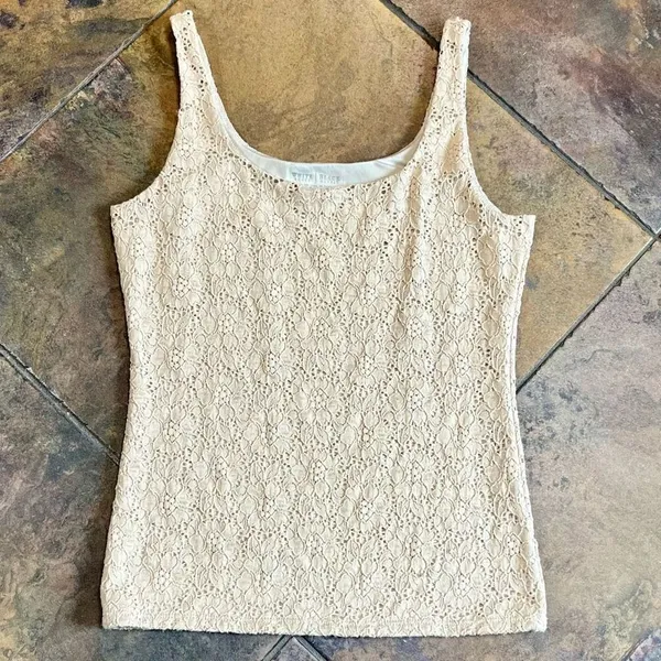 White House Black Market Women’s Lace Tank Small - Image 3