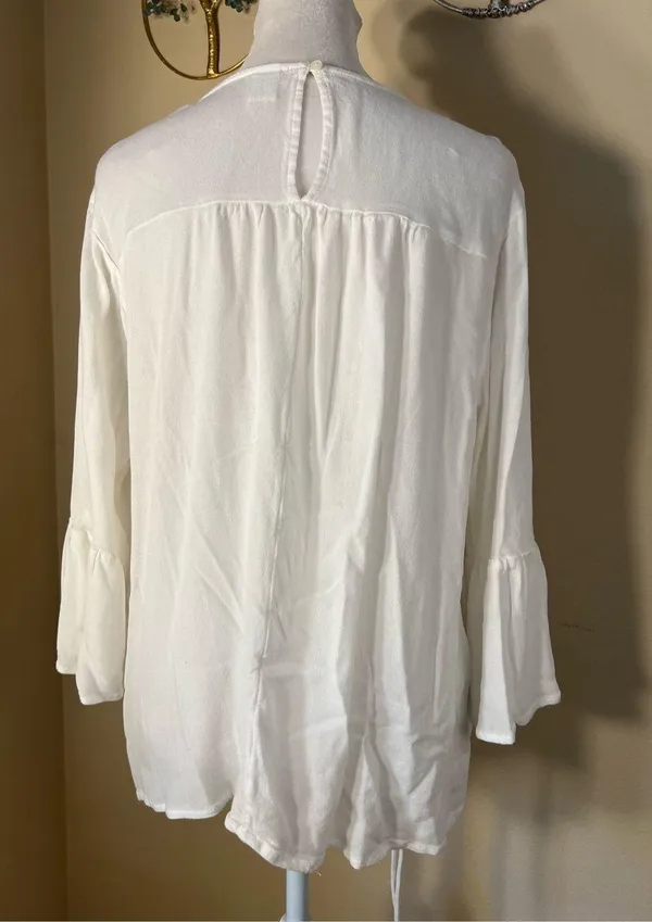 Old Navy White Bell Sleeve Crochet Insert Peasant Blouse Large - Image 4