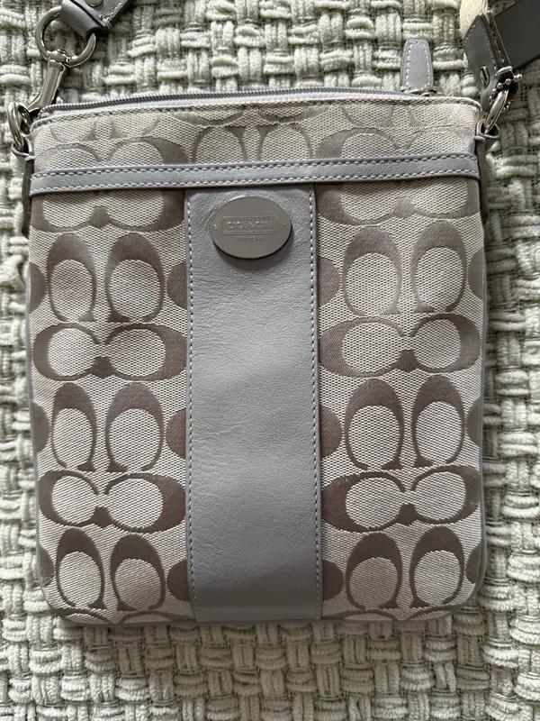 Vintage Coach Crossbody - Image 2