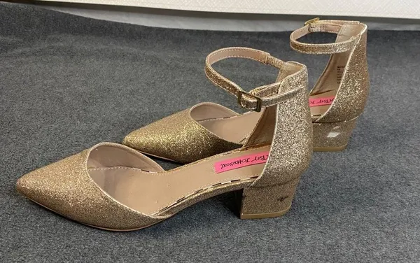 Betsey Johnson Heels Womens Gold Glitter Sz 6 Ankle Strap Pointed Toe Pump *Flaw - Image 3