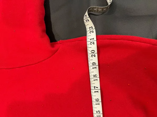 Victoria's Secret red crewneck sweatshirt with small white speckles, size S - Image 5