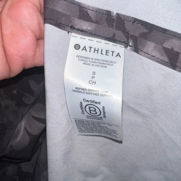 Athleta Zephyr Refined Tank Top in a black floral pattern small‎ - Image 5