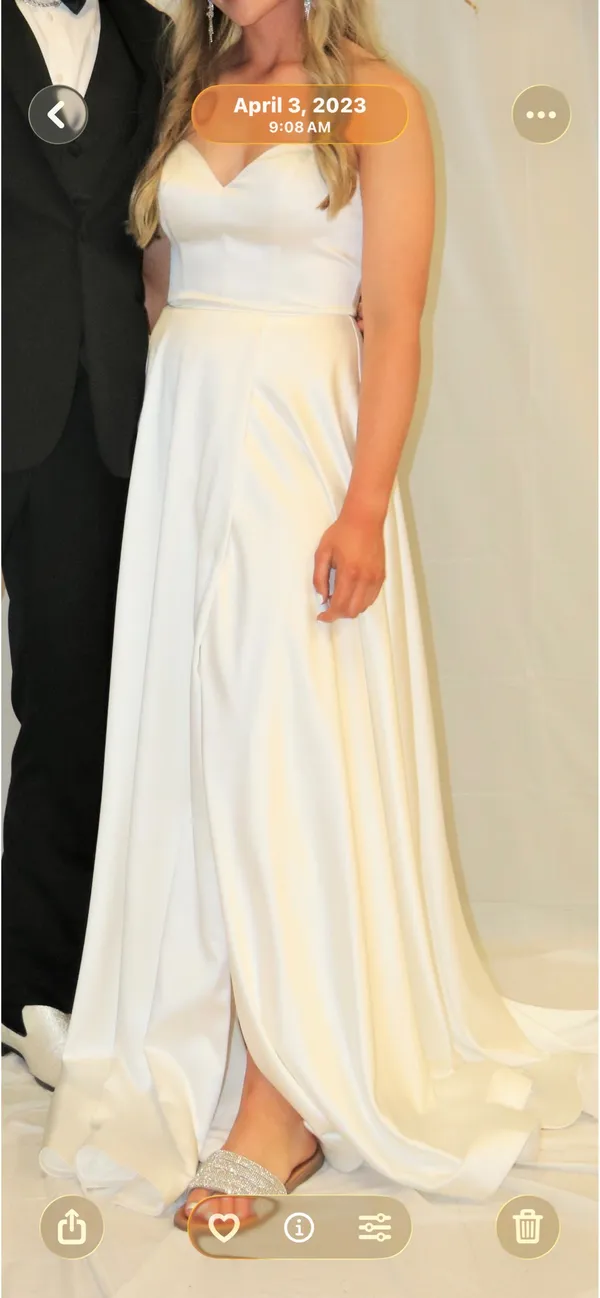 Beautiful Formal White Dress Size 4 - Image 3