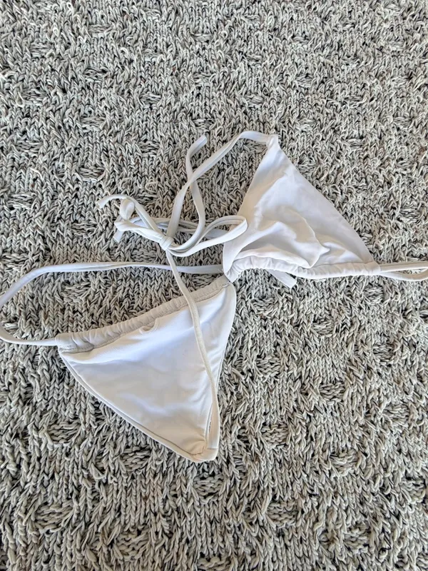 Amazon White Triangle No-Padding Bikini Top | Size Medium - Image 4