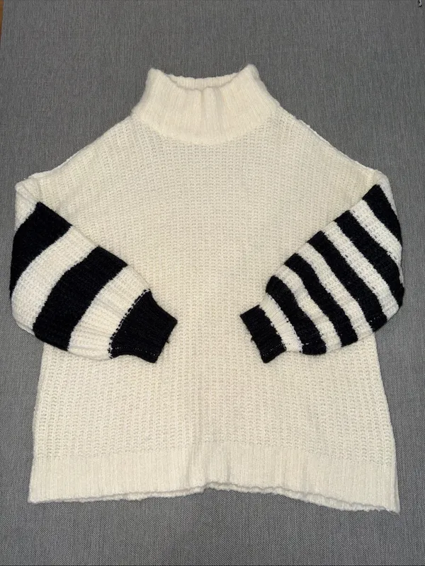 Urban outfitters Gemini sweater oversized cream with balloon sleeves size small - Image 2