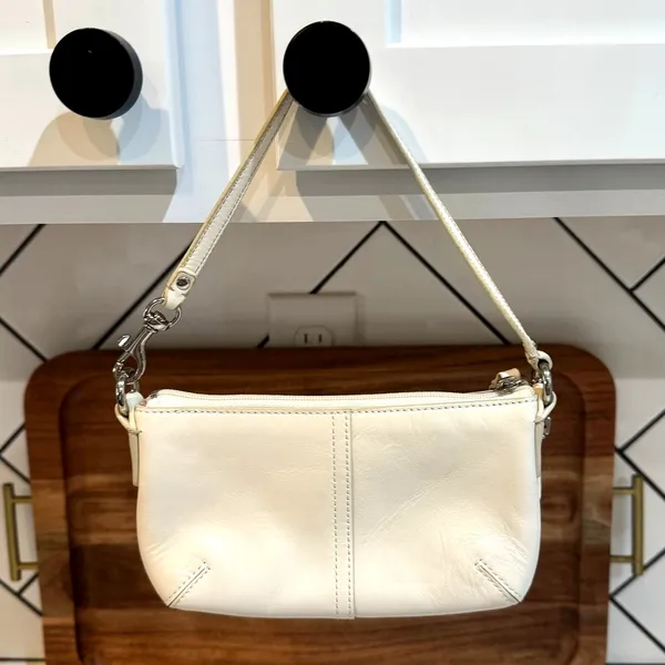 Coach mini zipper wristlet cream leather turnlock front pocket Y2K classic chic - Image 3