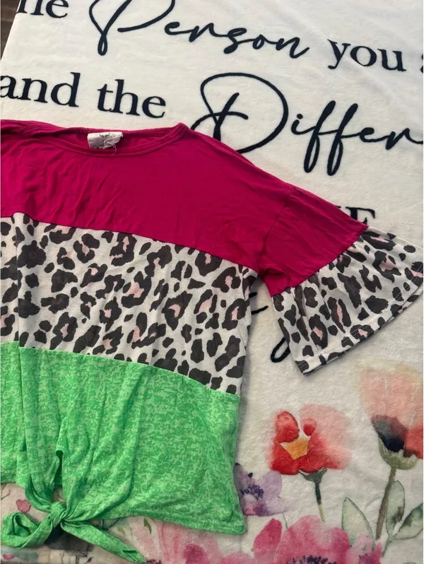 Fantastic Fawn Animal Print Fashion Top, Size M - Image 3