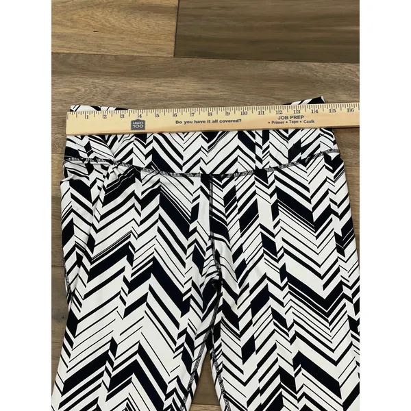 Nike Dri‑Fit Size L Black & White Print Capri Leggings - Image 7