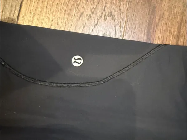 Lululemon High Rise Black Athletic Cropped Legging Size 8 - C11-517 - Image 7