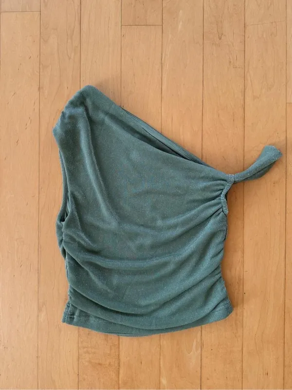 Princess Polly Beller green shimmery one shoulder top - Image 3