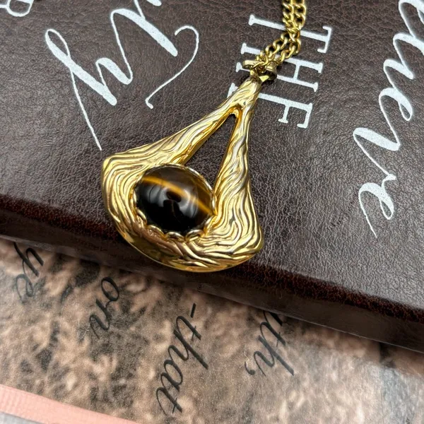 Elegant Vintage 1970s Gold Tone Tigers Eye Pendant Necklace 17” - Image 2