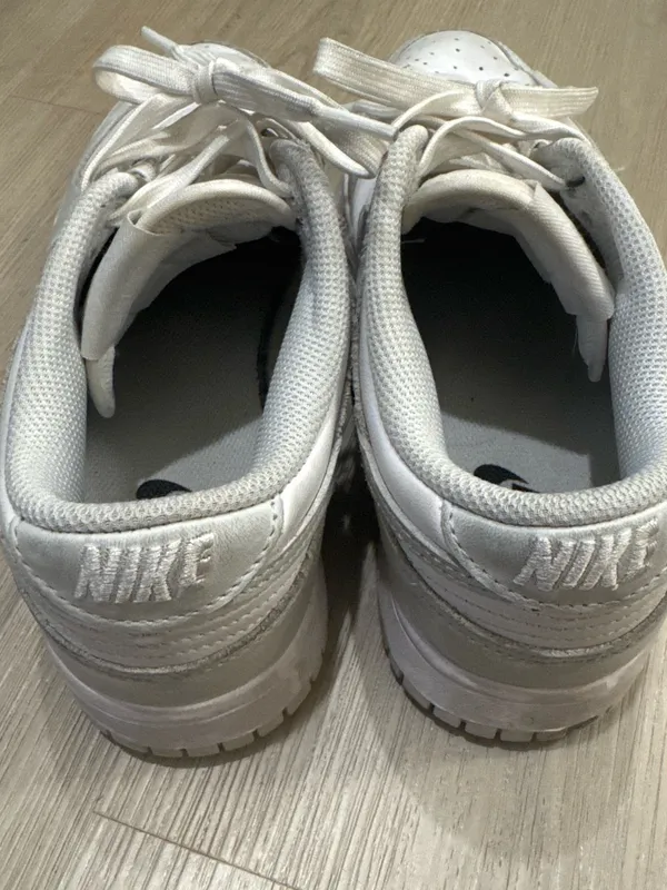 Nike Women's White Low-Top Sneakers - Image 3