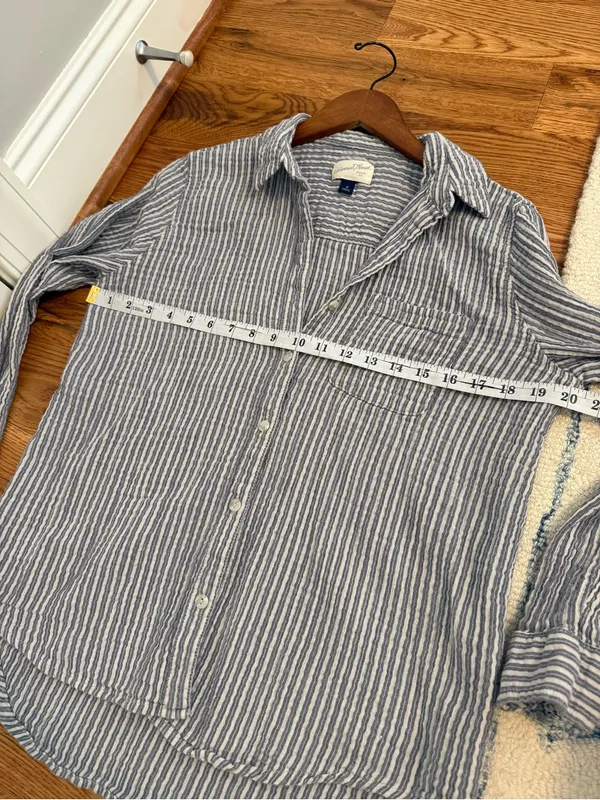 Universal Threads 100% Cotton Striped Collar Button Down Long Sleeve - Medium - Image 10