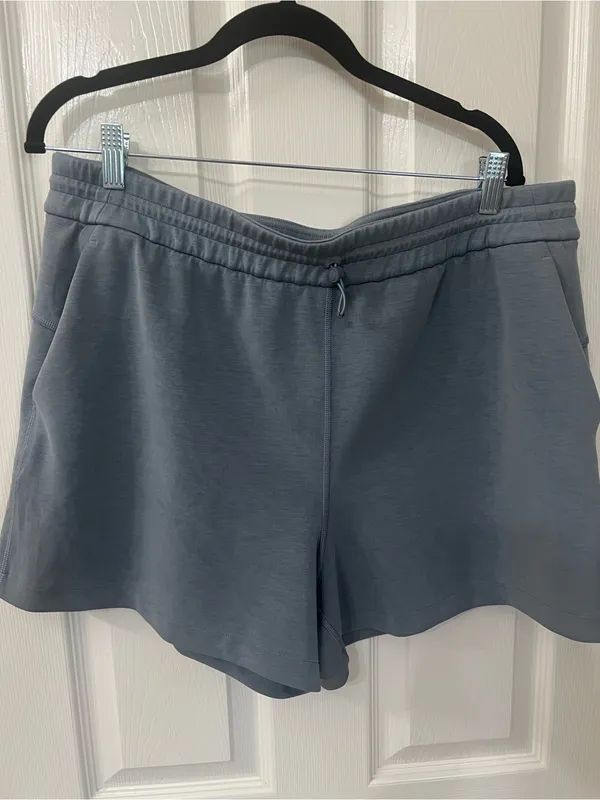 Lululemon Softstreme High-Rise Short 4" - Image 2
