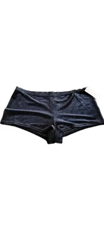 Gilligan O'Malley Womens Black Velvet Chemise and Matching Shorts Sleepwear Set - Image 5