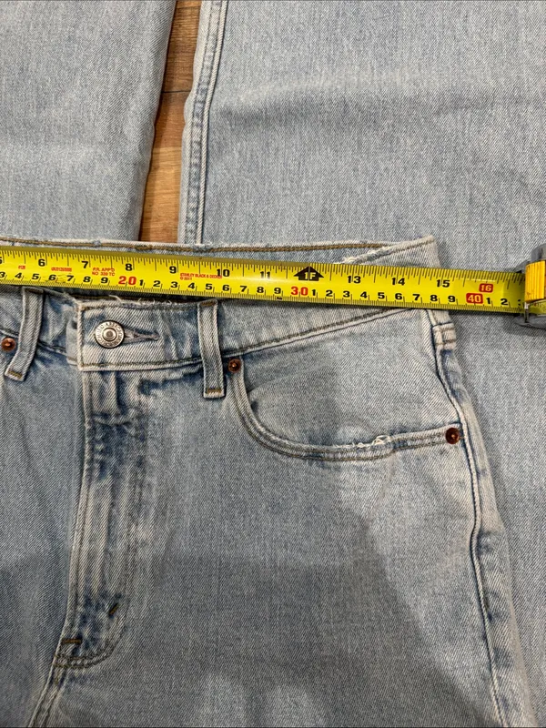 Abercrombie & Fitch Light Wash The 90s Relaxed Jeans High rise size 30 / 10 - Image 6