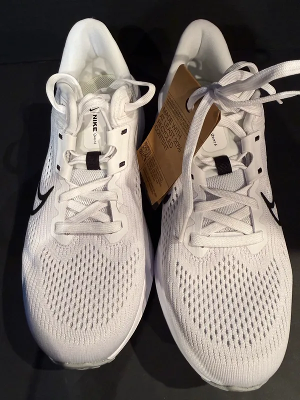 Nike women’s Quest 5 size 9W - Image 4
