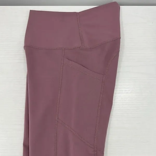 Yogalicious Lux mauve capri leggings size small - Image 4