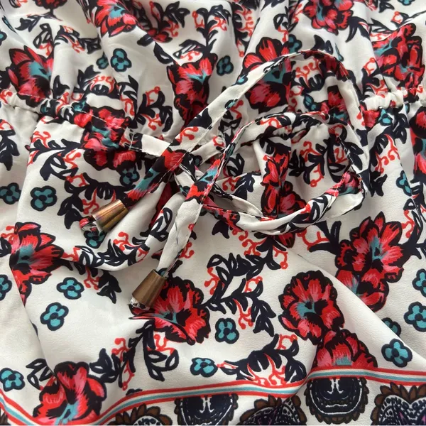 Off the Shoulder Floral Blouse by a Hint of Blush size Medium - Image 5
