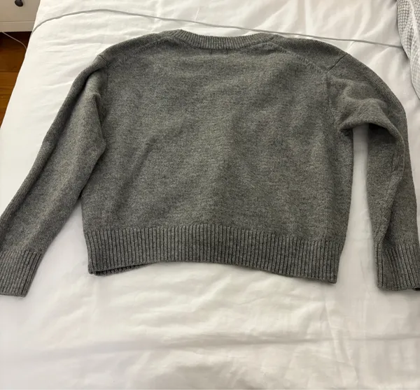 H&M V Neck Sweater  - Image 8