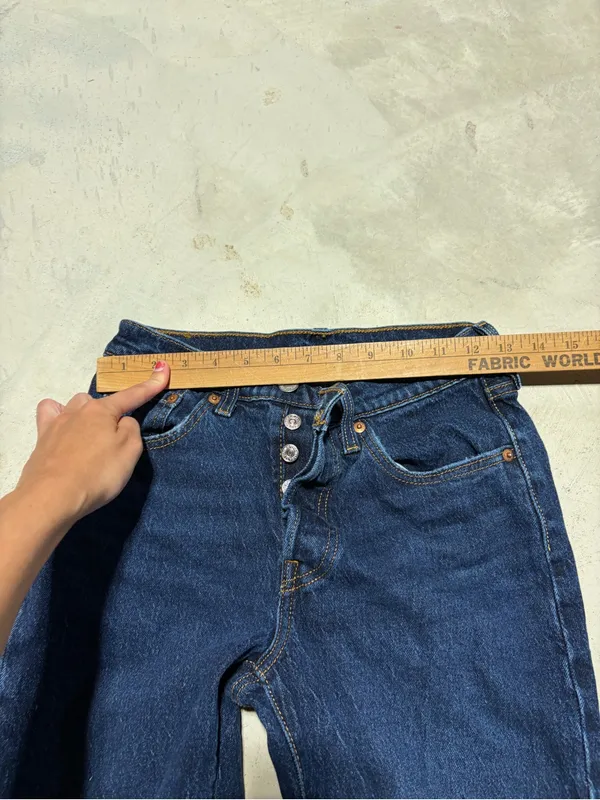 Levi’s 501 Dark Blue Denim Jeans 25 x 30 - Image 9