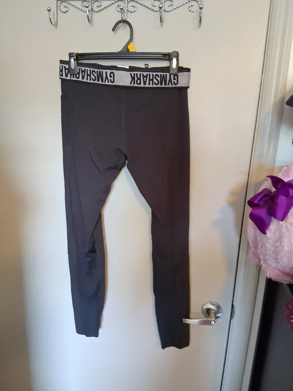 Gymshark workout exercise leggings with deep pockets in black size large. - Image 5